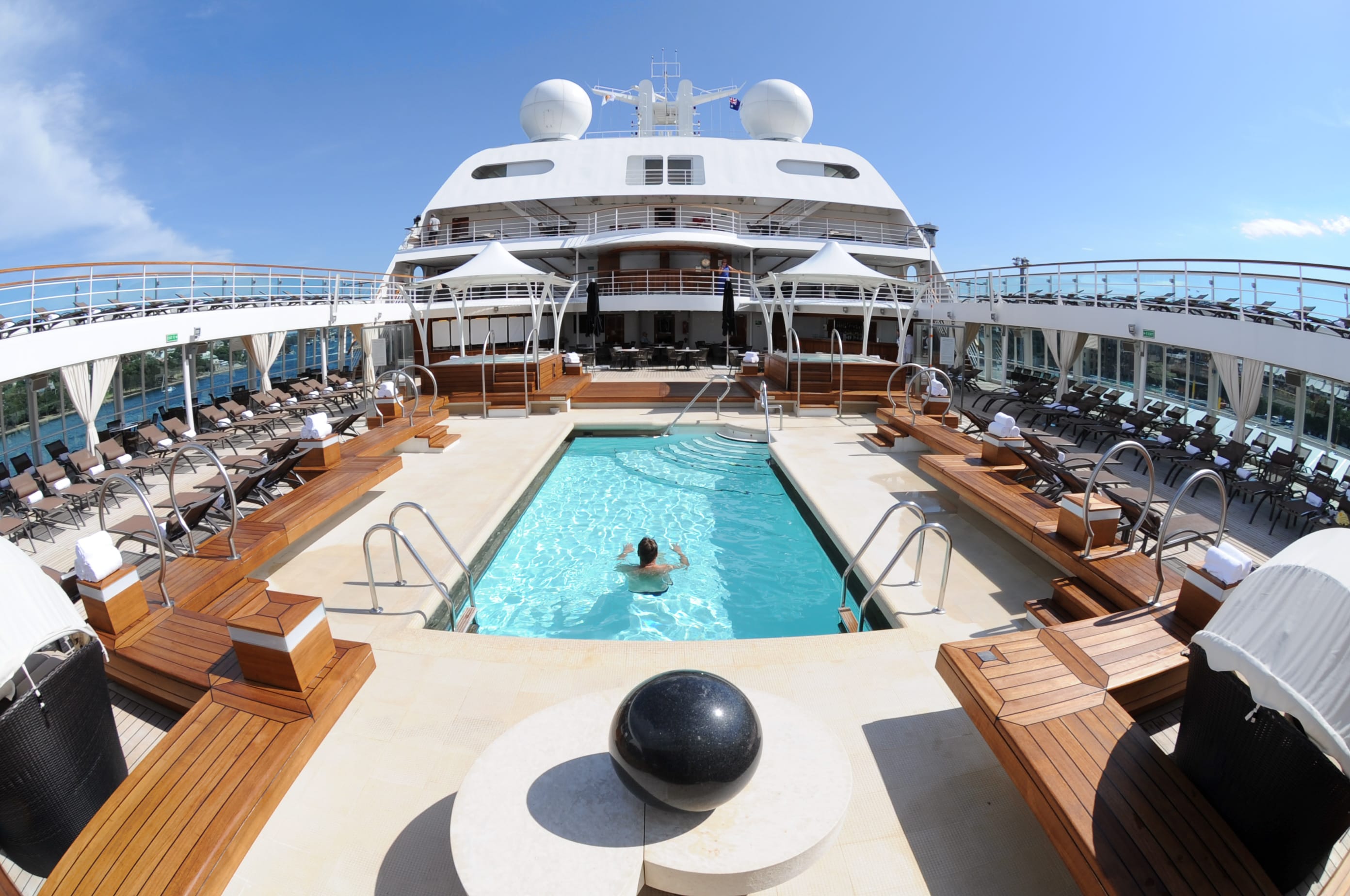 Seabourne Odyssey pool deck